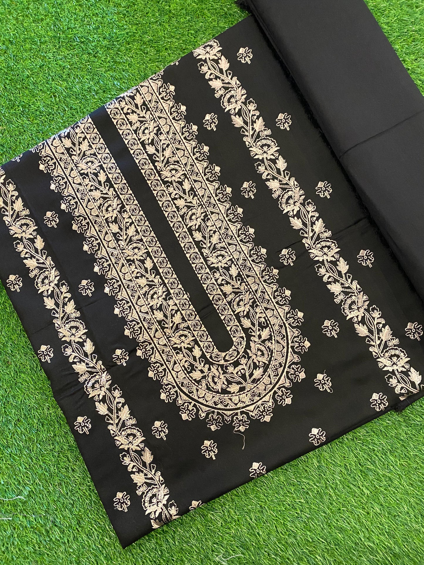 Bareeze Karandi two pc